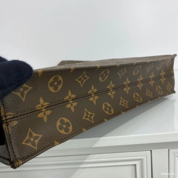 PLAT LOUIS VUITTON SAC 0822